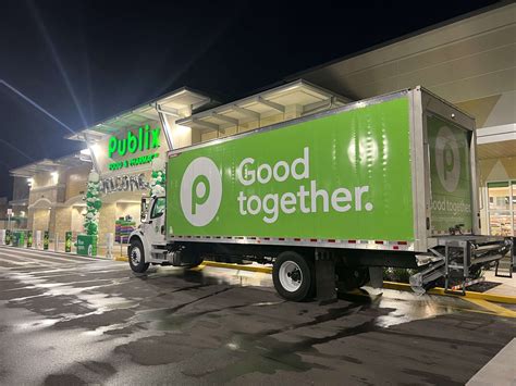 are publix goods wholesale or retail